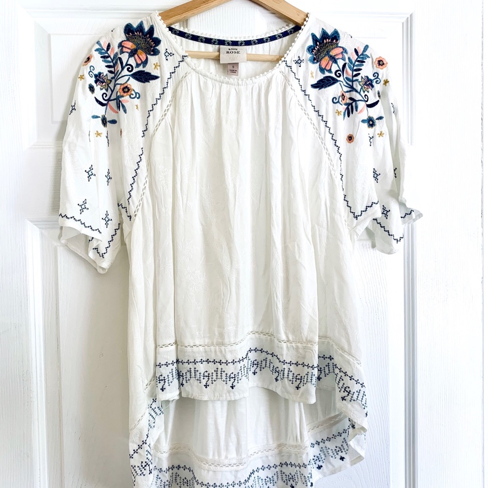 NWOT Knox Rose Hi-Low Boho Embroidered Peasant Top